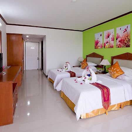 Pinehurst Golf Club And Hotel Pathum Thani Exterior photo
